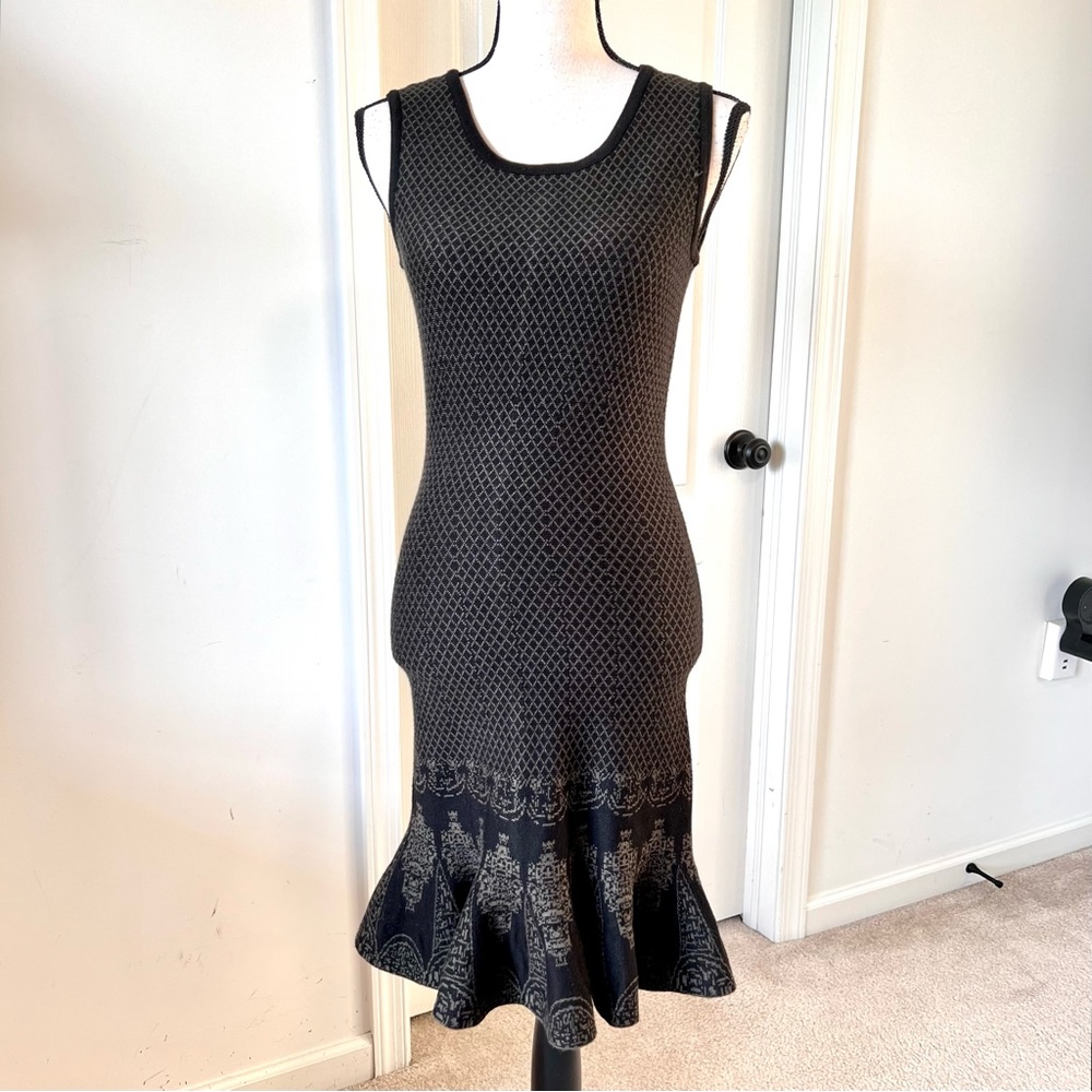 NWT ROMEO & JULIET COUTURE Sleeveless Geometric Peplum Hem Midi Dress—SZ. Small